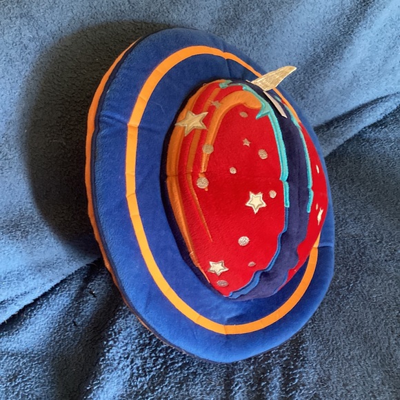 3/$15 Planet pillow WonderKids - Picture 2 of 3